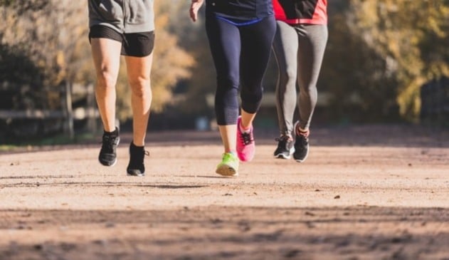 Estudo diz que corrida e caminhada podem espalhar coronavírus num raio de até 10 metros