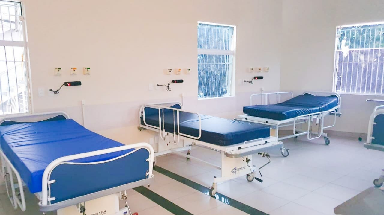 Leitos de enfermaria no PA Central