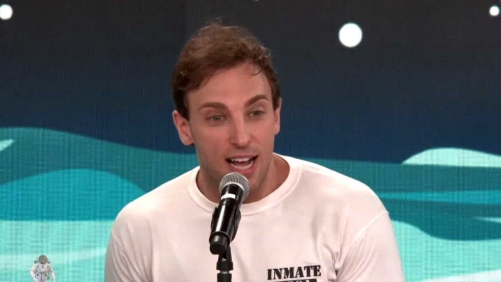 Após fazer piada com criança com hidrocefalia, Leo Lins é demitido do SBT