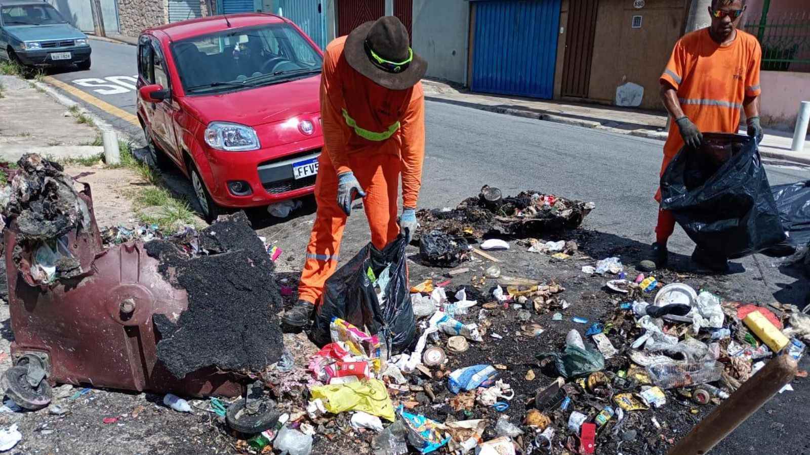 Agentes da limpeza no São Camilo