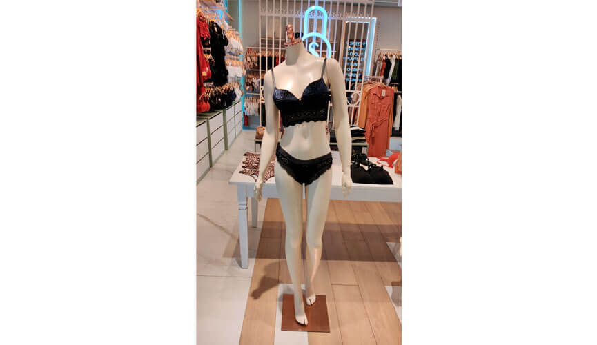 Manequim com lingerie