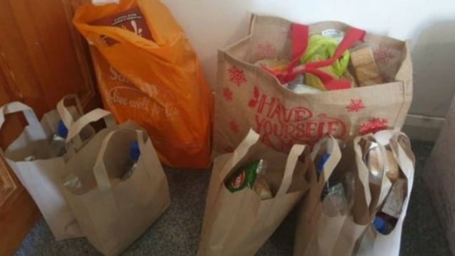 Sacolas deixadas pelo doador anônimo