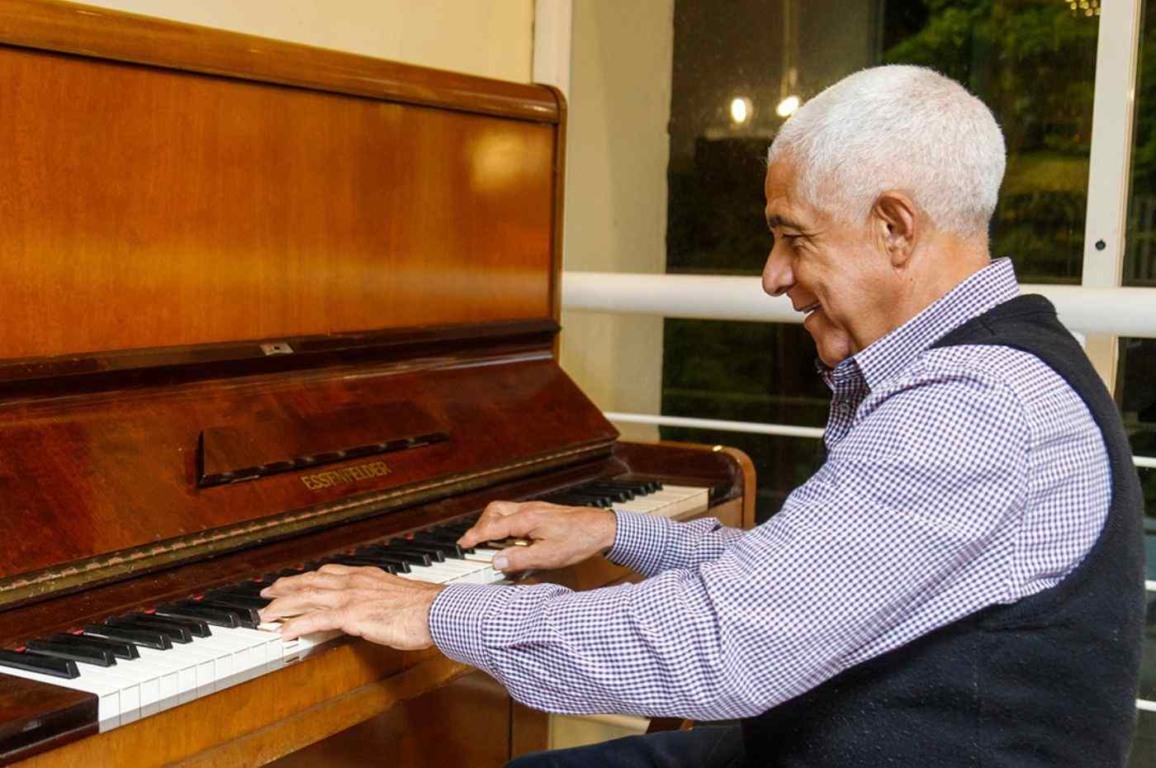 Maestro João Alves se apresenta nas "Tardes Musicais" do Maxi Shopping Jundiaí Maestro João Alves se apresenta nas "Tardes Musicais" do Maxi Shopping Jundiaí