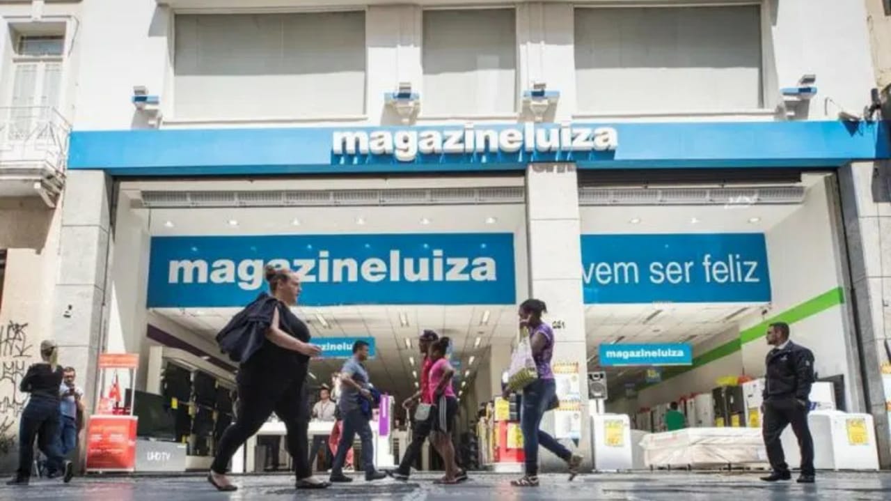 Fachada de uma loja da Magazine Luiza