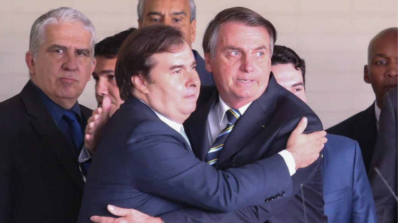 Maia diz que não vai aceitar pedidos de impeachment contra Bolsonaro