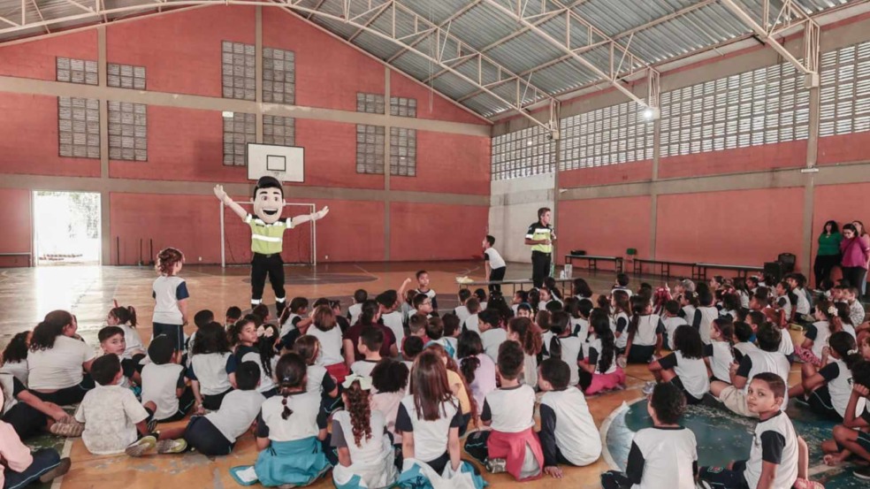 Ação do maio amarelo em escola com o Vaguinho.