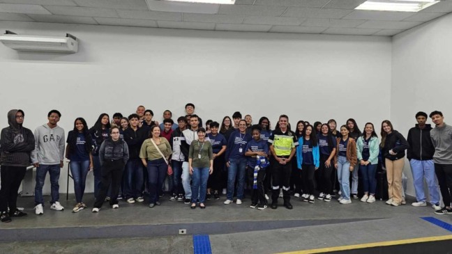 Ação de agentes de trânsito com jovens de Jundiaí.