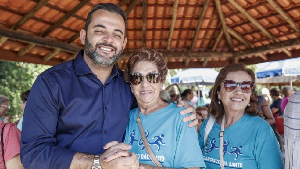 Gustavo Martinelli e duas mães