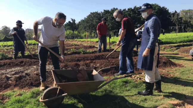 Turma de capacitação para cultivo de Hortas Urbanas de Jundiaí recebe certificação
