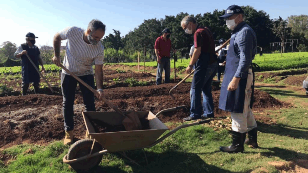 Turma de capacitação para cultivo de Hortas Urbanas de Jundiaí recebe certificação
