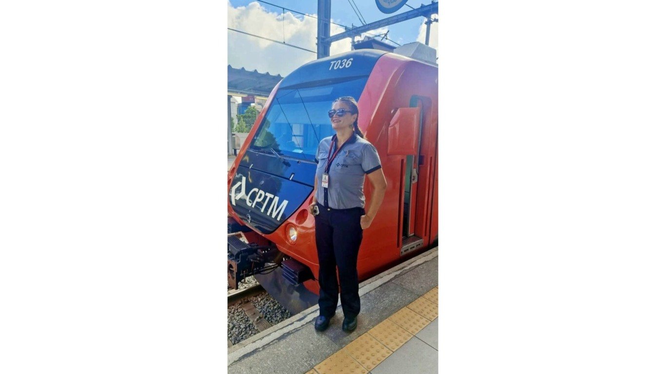 Mulher maquinista de trem
