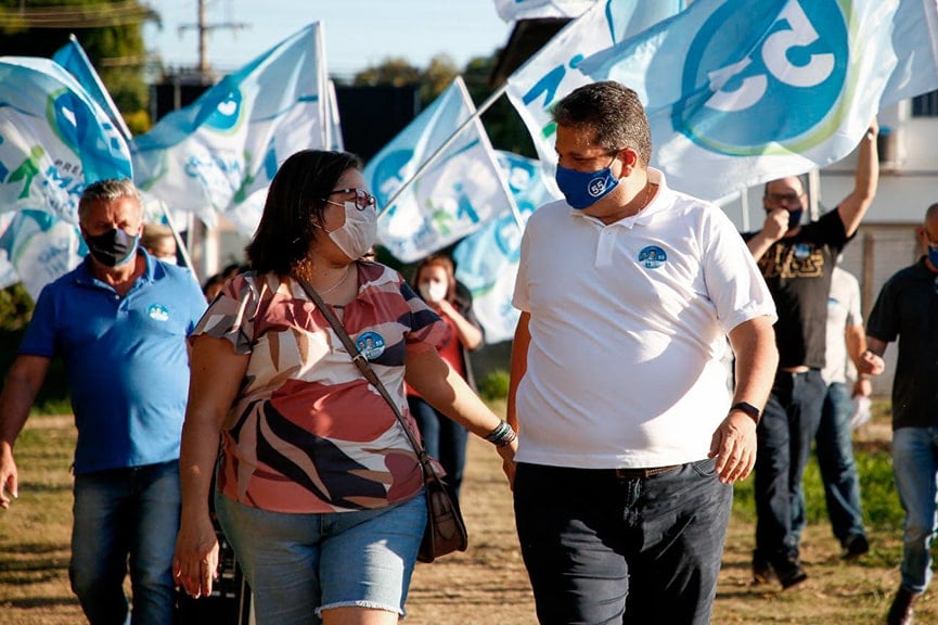 Marcão Marchi durante campanha eleitoral nas ruas de Itupeva