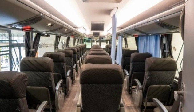 ônibus com dois corredores