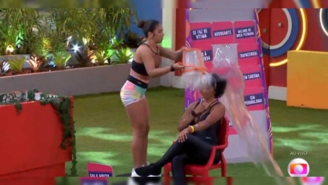 Maria jogando água em natalia, BBB 22