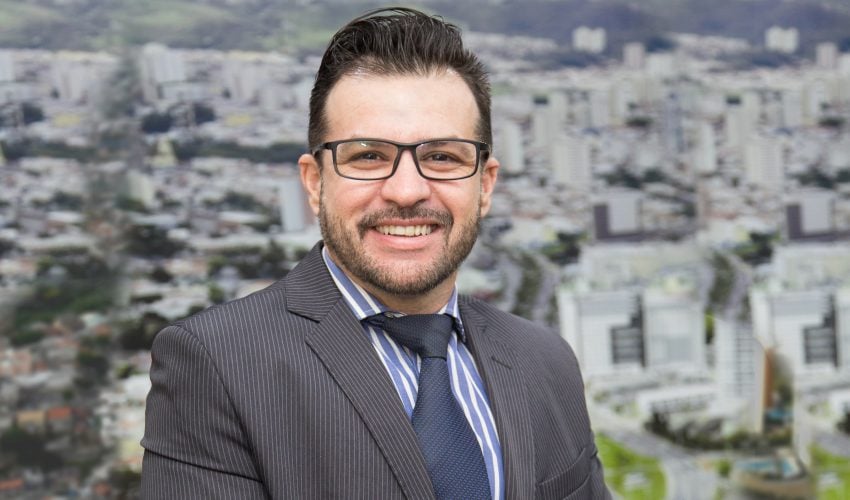 Foto de homem com roupa social