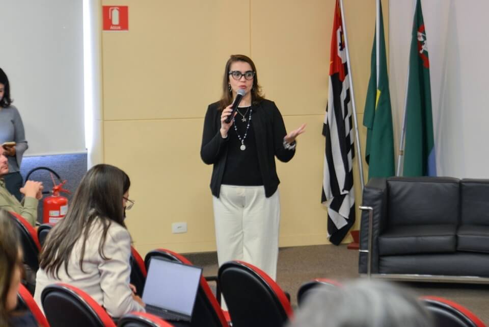 Marcela Moro participa da abertura do 1º Seminário de Marketing Turístico