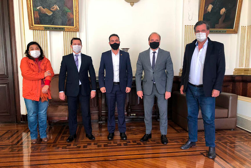 Deputado Alexandre Pereira e diretores da Associação Mata Ciliar. (Foto: Divulgação)