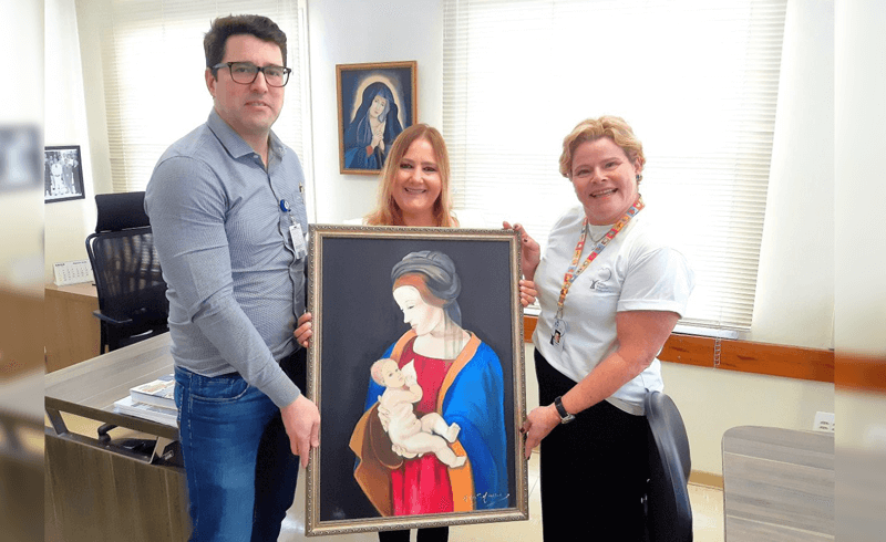 Maria Rita Haddad no centro, ao lado de Cyzinha e Matheus Gomes.