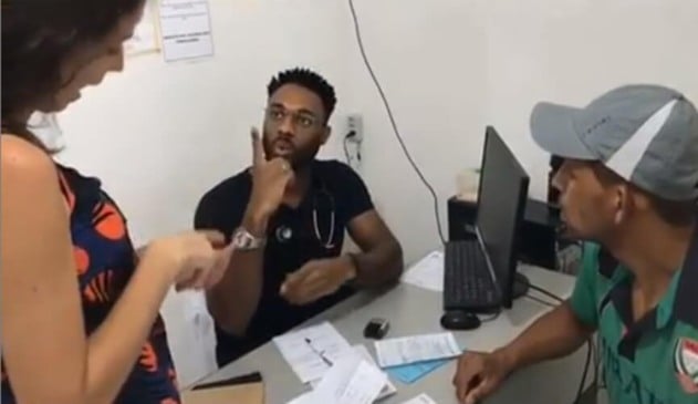 Médico faz atendimento de urgência em Libras (Foto: Reprodução/ Instagram)
