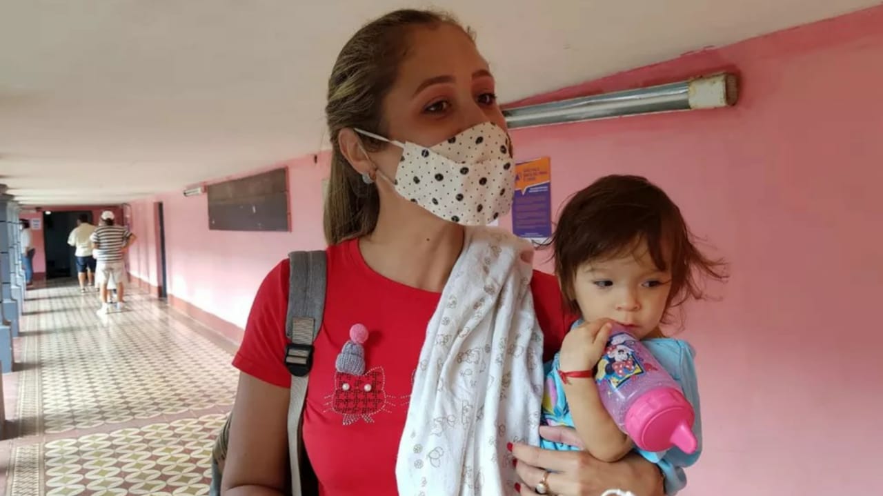 Mesária dispensada por levar filha até local de votação