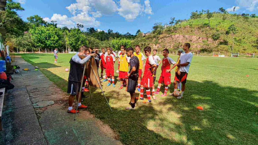 Garotos fazem integração do time metropolitano com os novos jogadores