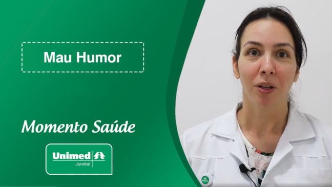 Thumb de vídeo da Unimed com médica em fundo verde