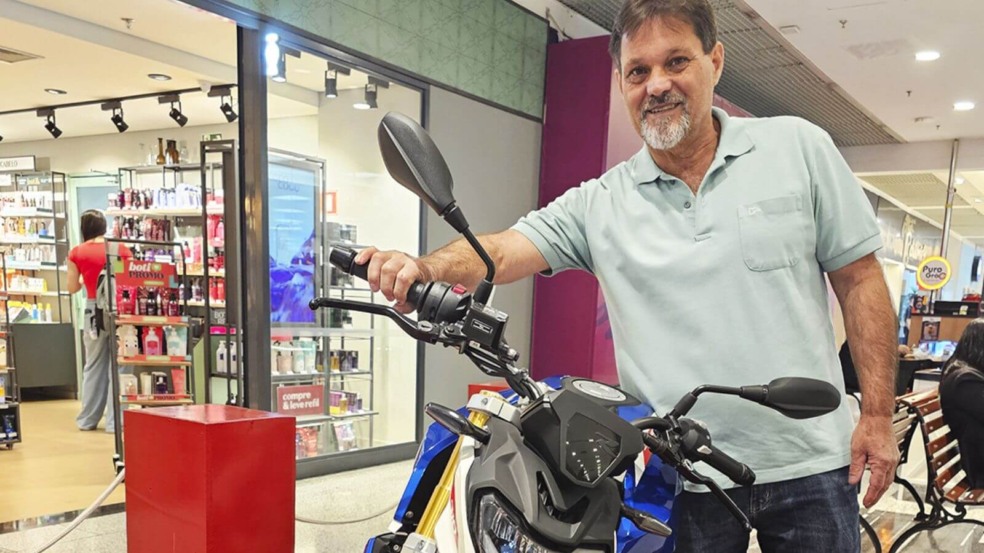Ganhador de moto em sorteio do Maxi Shopping Jundiaí Ganhador de moto em sorteio do Maxi Shopping Jundiaí