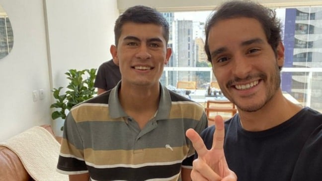 Mateus Pires ao lado do empresário Rapha Avellar.