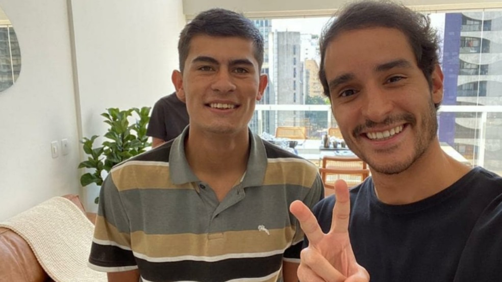 Mateus Pires ao lado do empresário Rapha Avellar.