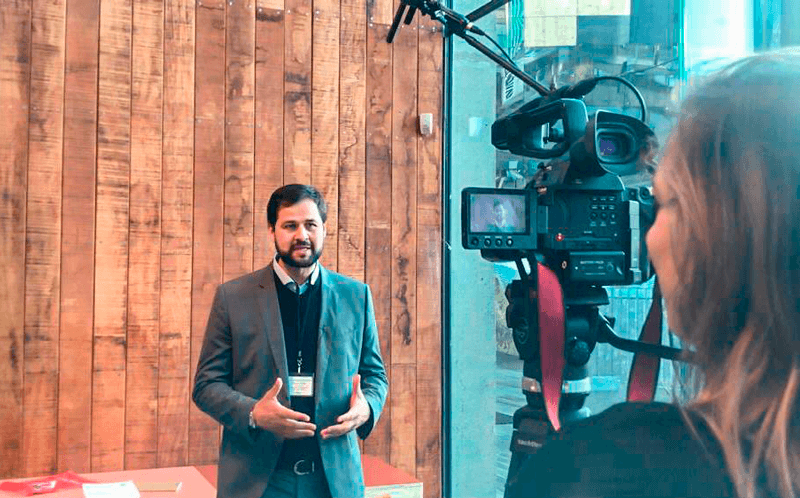 Prefeito de Jundiaí fala à câmera