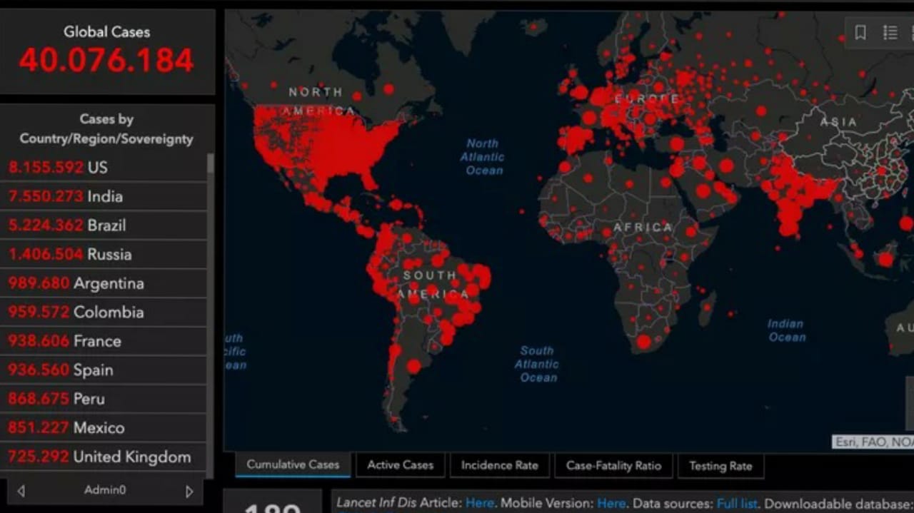 Gráfico de monitoramento da Universidade Johns Hopkins