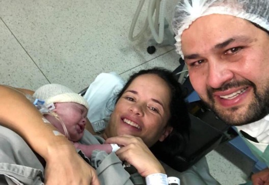 Vanessa e Luiz se emocionam com a chegada da pequena Lorena (Foto: arquivo pessoal)