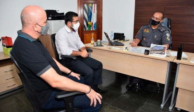 No Plenário: aniversário, visita da PM, contas aprovadas... Veja o que rolou nos bastidores da Câmara!