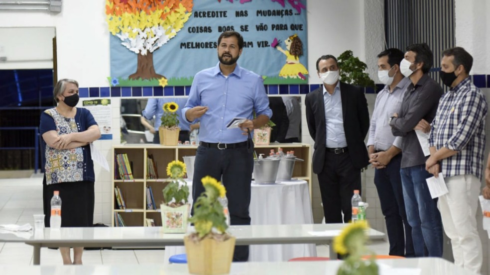 Prefeito de Jundiaí, Luiz Fernando conheceu o novo prédio da escola São Vicente Prefeito de Jundiaí, Luiz Fernando conheceu o novo prédio da escola São Vicente