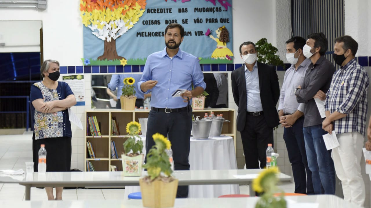 Prefeito de Jundiaí, Luiz Fernando conheceu o novo prédio da escola São Vicente