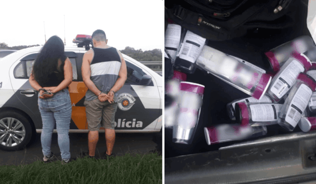 Casal algemado de costas e produtos apreendidos do porta-malas