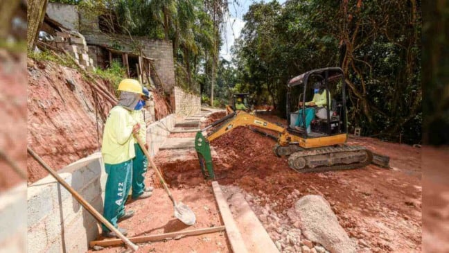 Com obras em andamento na avenida Aristides Carra