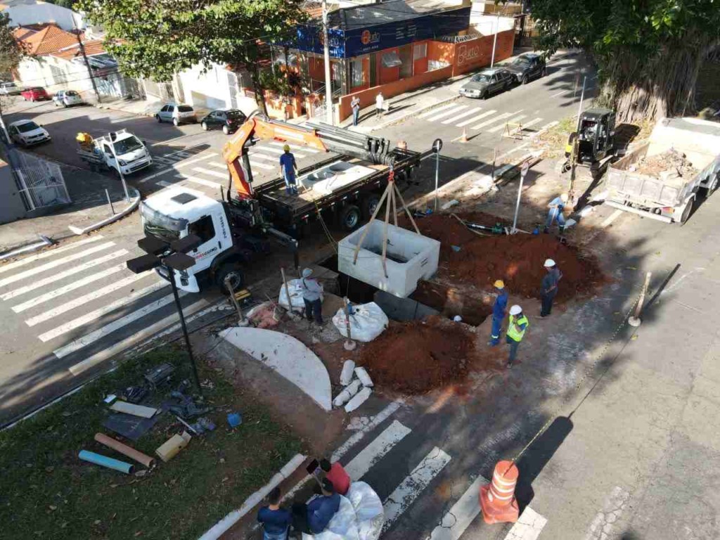 Obras na rede de distribuição de água
