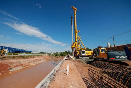 Construção de ponte estaiada no prolongamento da av. Frederico Ozanan