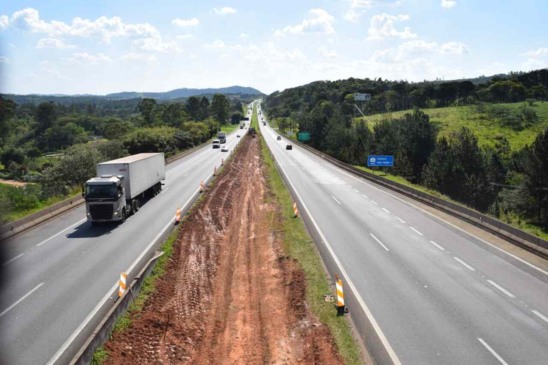 Obras na Rodovia Dom Pedro I