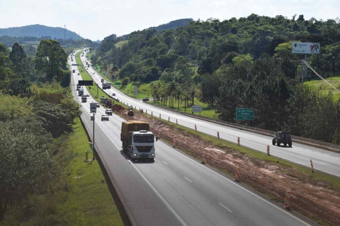 Obras na Rodovia Dom Pedro I