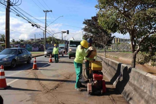 Obras para implantação da nova rede de esgoto no Jardim Fepasa