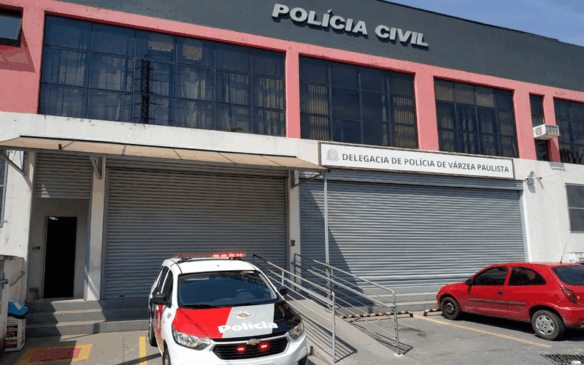 Suspeito foi encontrado pela PM e levado à delegacia para reconhecimento. (Foto: Divulgação/Polícia Militar)