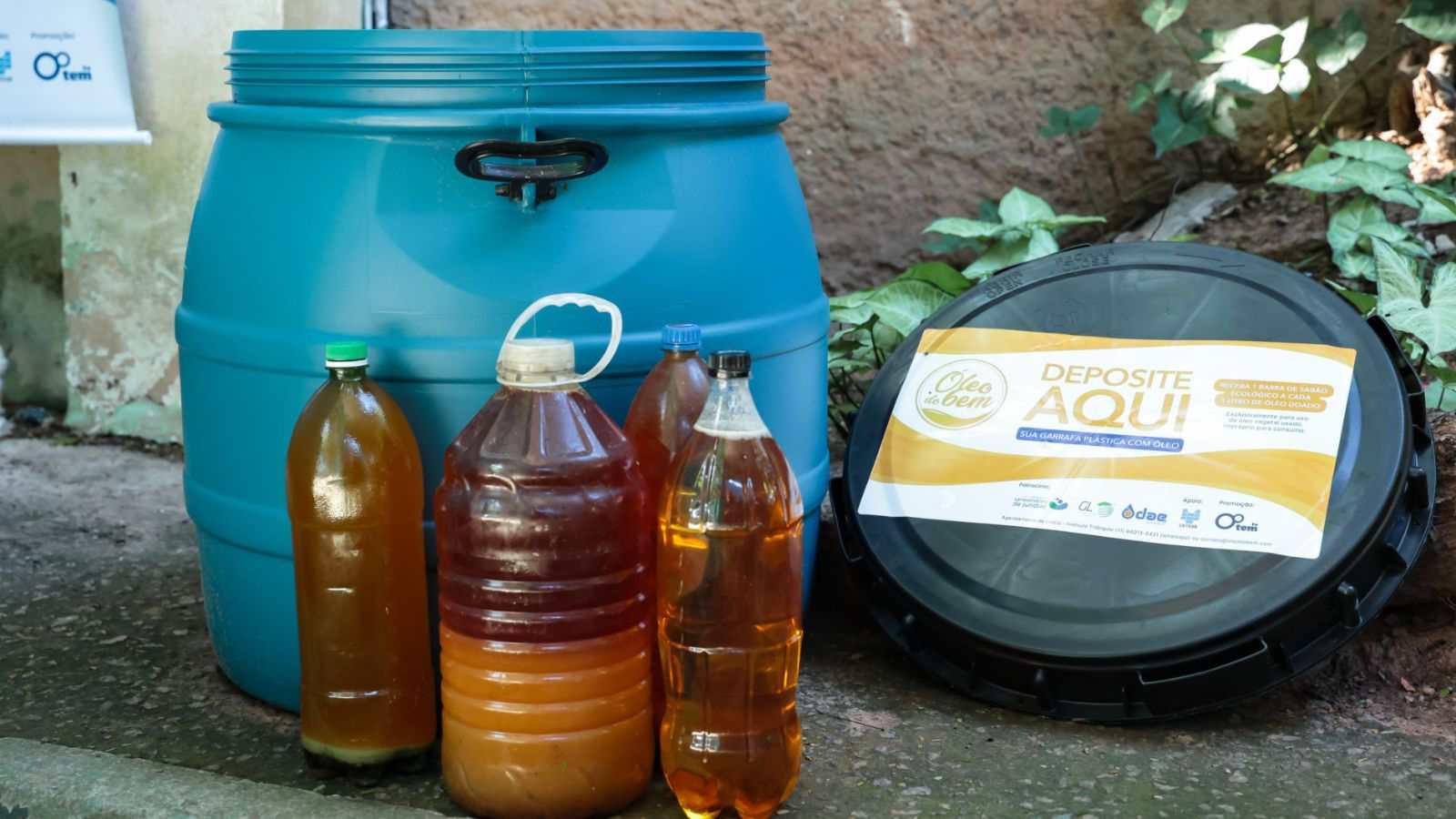 Óleo usado doado.