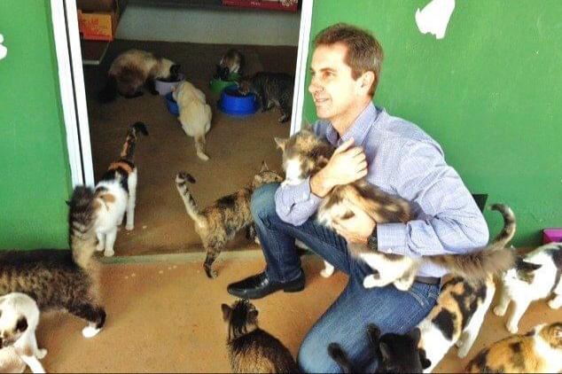 Leandro Palmarini, em ação orientativa pela ONG Bicho Legal (Foto: arquivo pessoal)