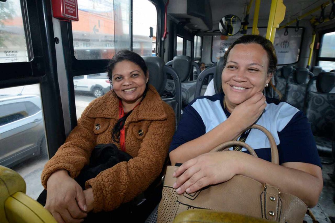 Amigas Jaqueline e Maria estão felizes com o menor tempo do percurso. Economia que gera mais tempo para a família