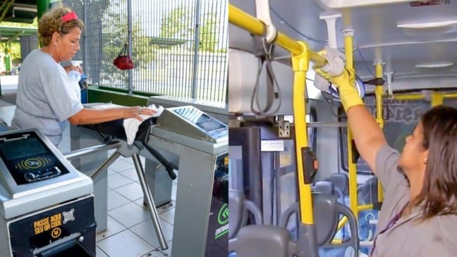 Funcionários higienizam catracas de terminal (lado esquerdo) e pega-mão de ônibus (à direita)
