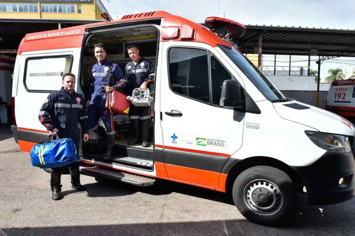 Unidade de resgaste do SAMU com 3 socorristas em Jundiaí