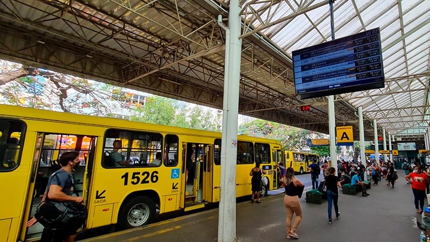Terminais de Jundiaí recebem painéis que informam horários dos ônibus
