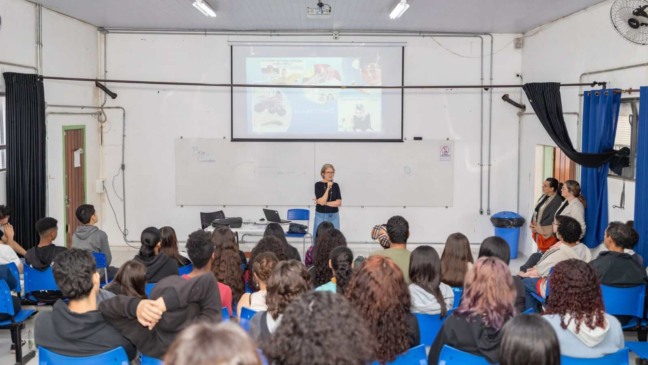 Ação do pait em escolas.